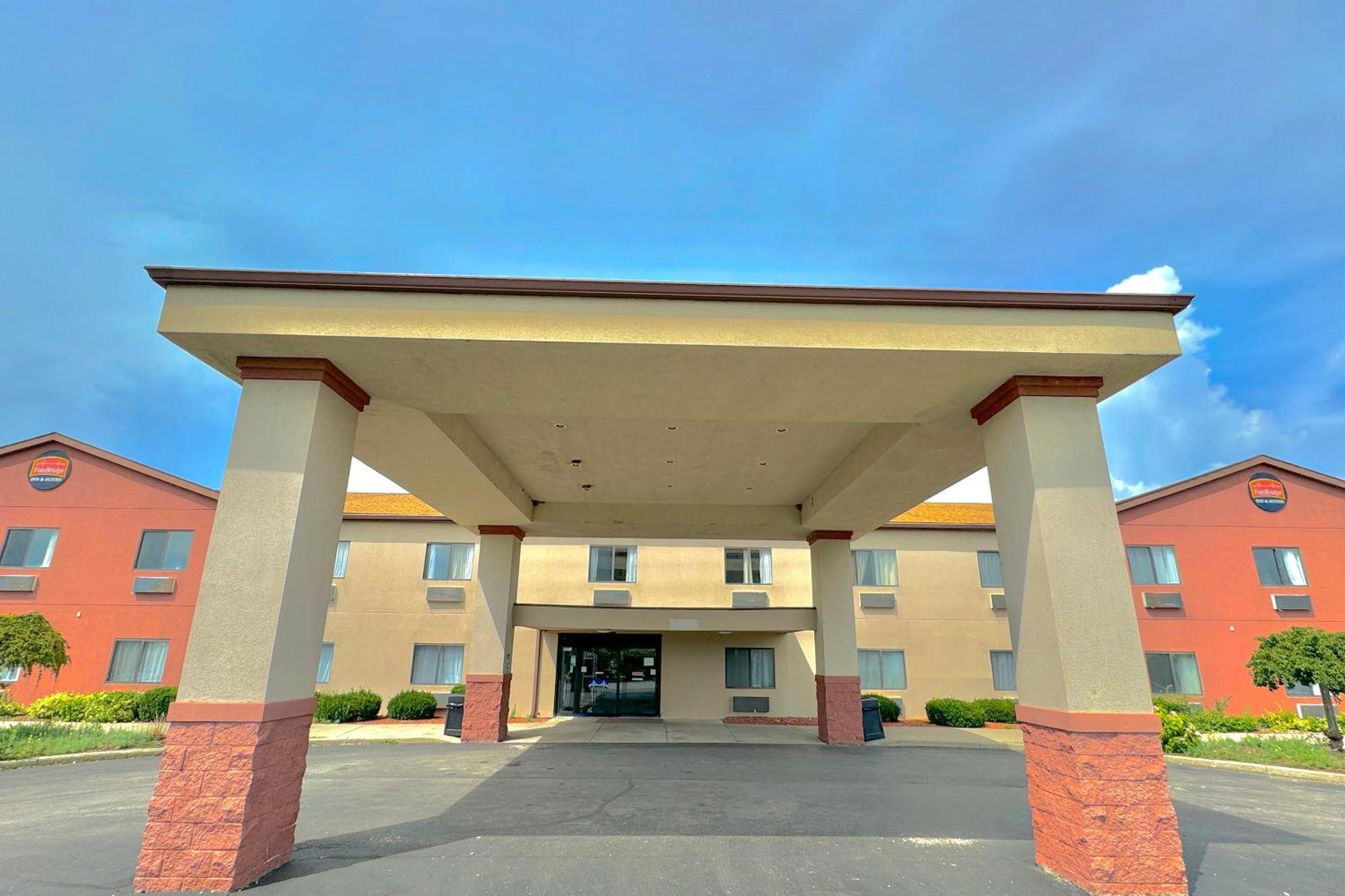 FairBridge Inn&Suites Batavia-Darien Amusement Park Exterior foto