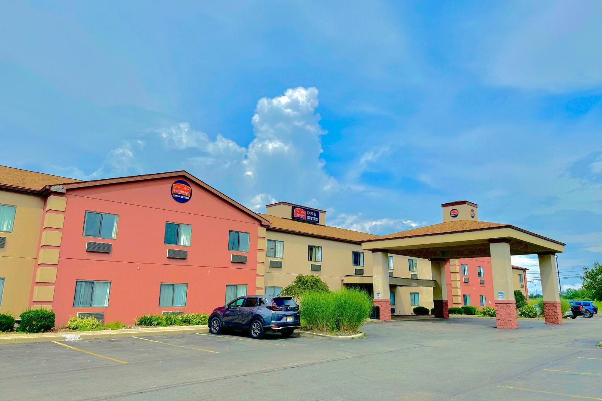 FairBridge Inn&Suites Batavia-Darien Amusement Park Exterior foto