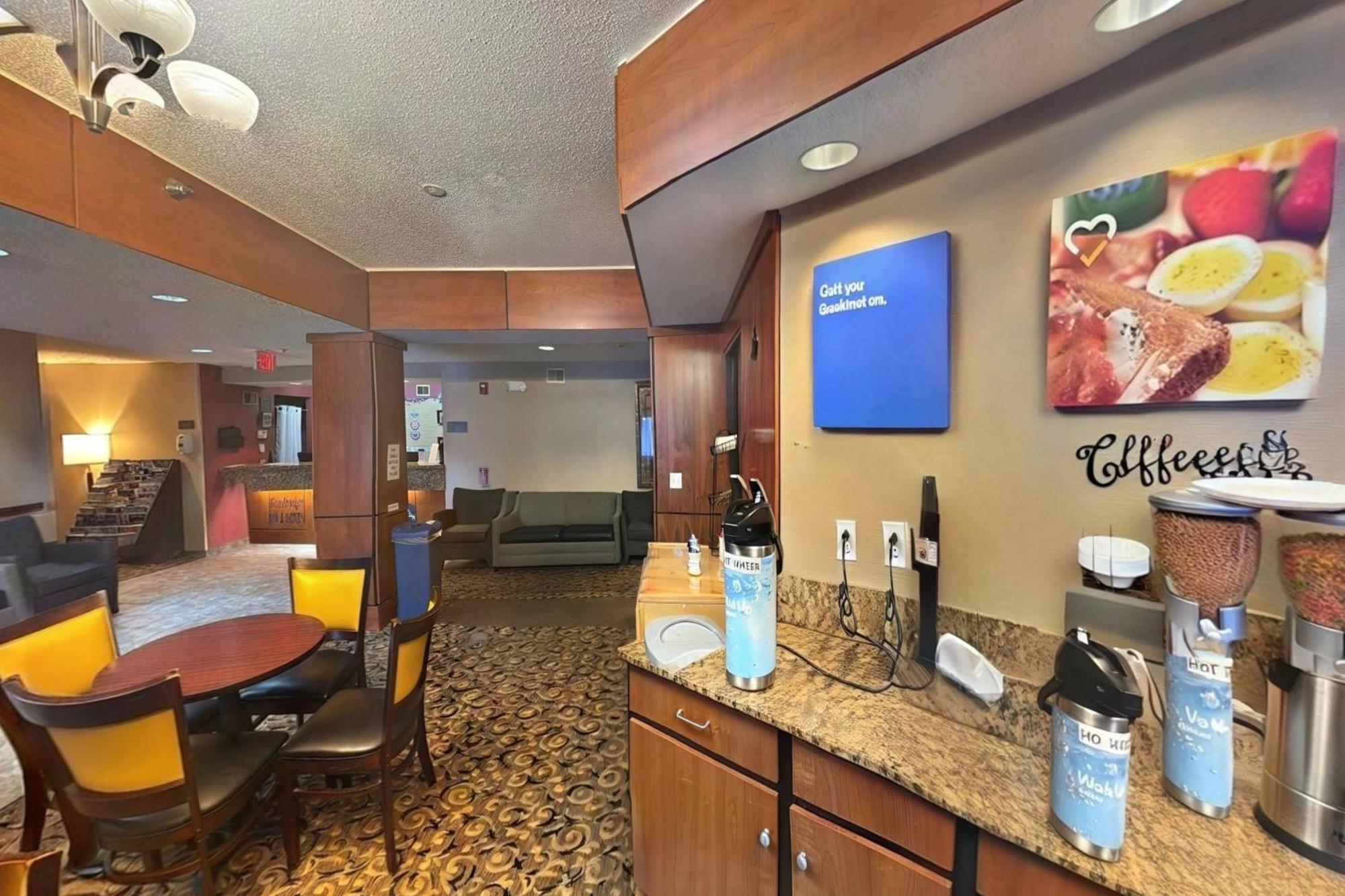 FairBridge Inn&Suites Batavia-Darien Amusement Park Exterior foto