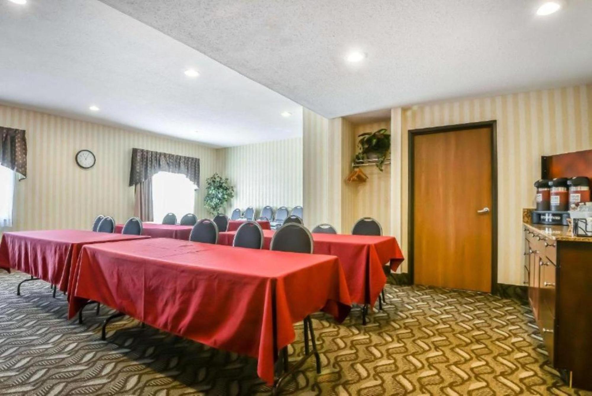 FairBridge Inn&Suites Batavia-Darien Amusement Park Exterior foto
